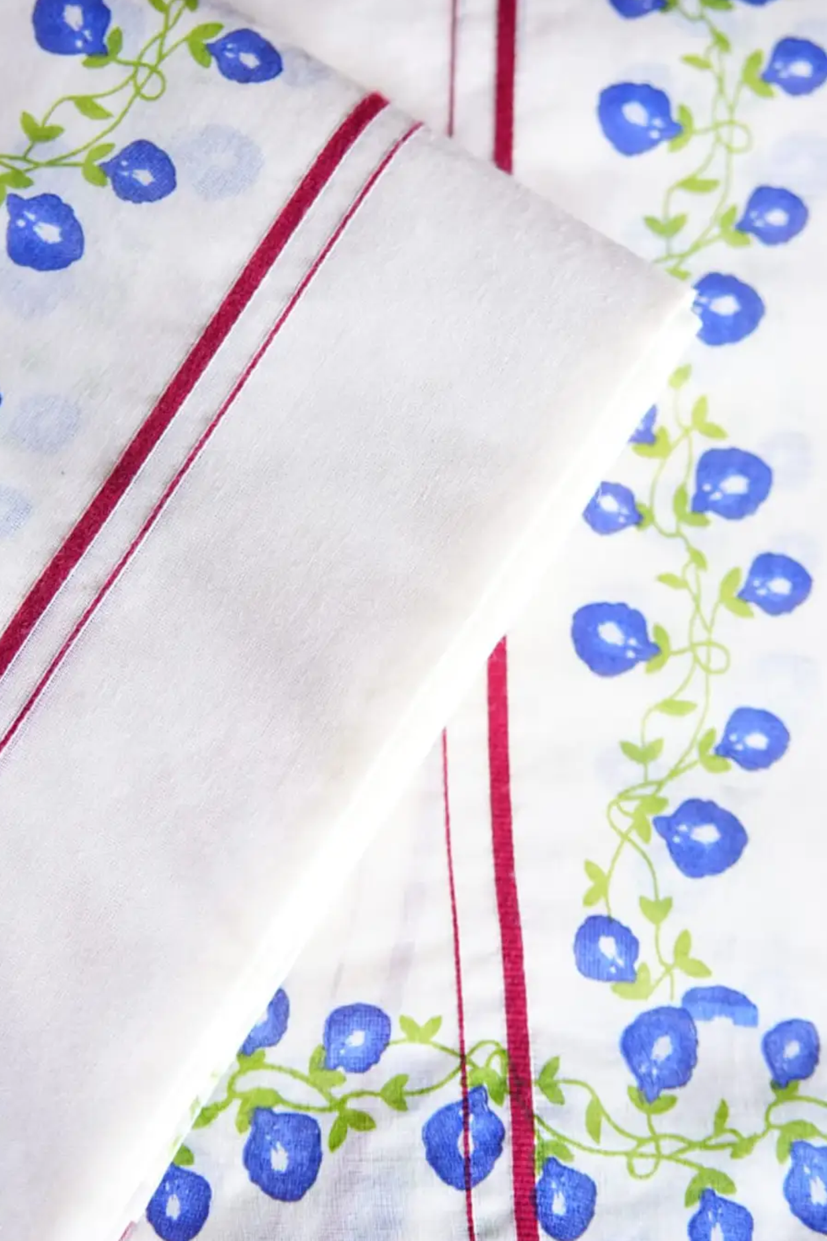 Shangupushpam Raga - Beautiful Traditional Settumundu with Matching Blouse Material
