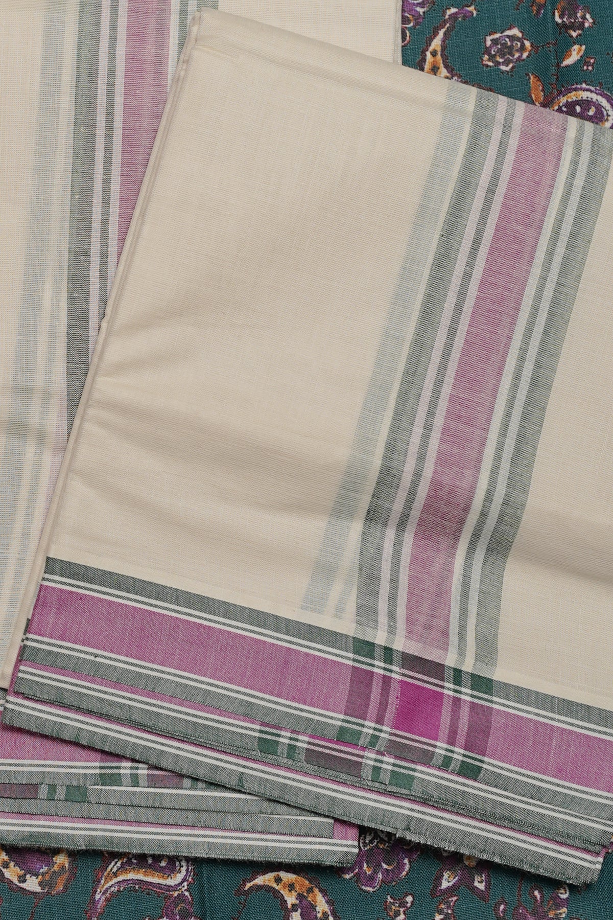 Sundhari - Mulloth Settumund with Printed Blouse Material