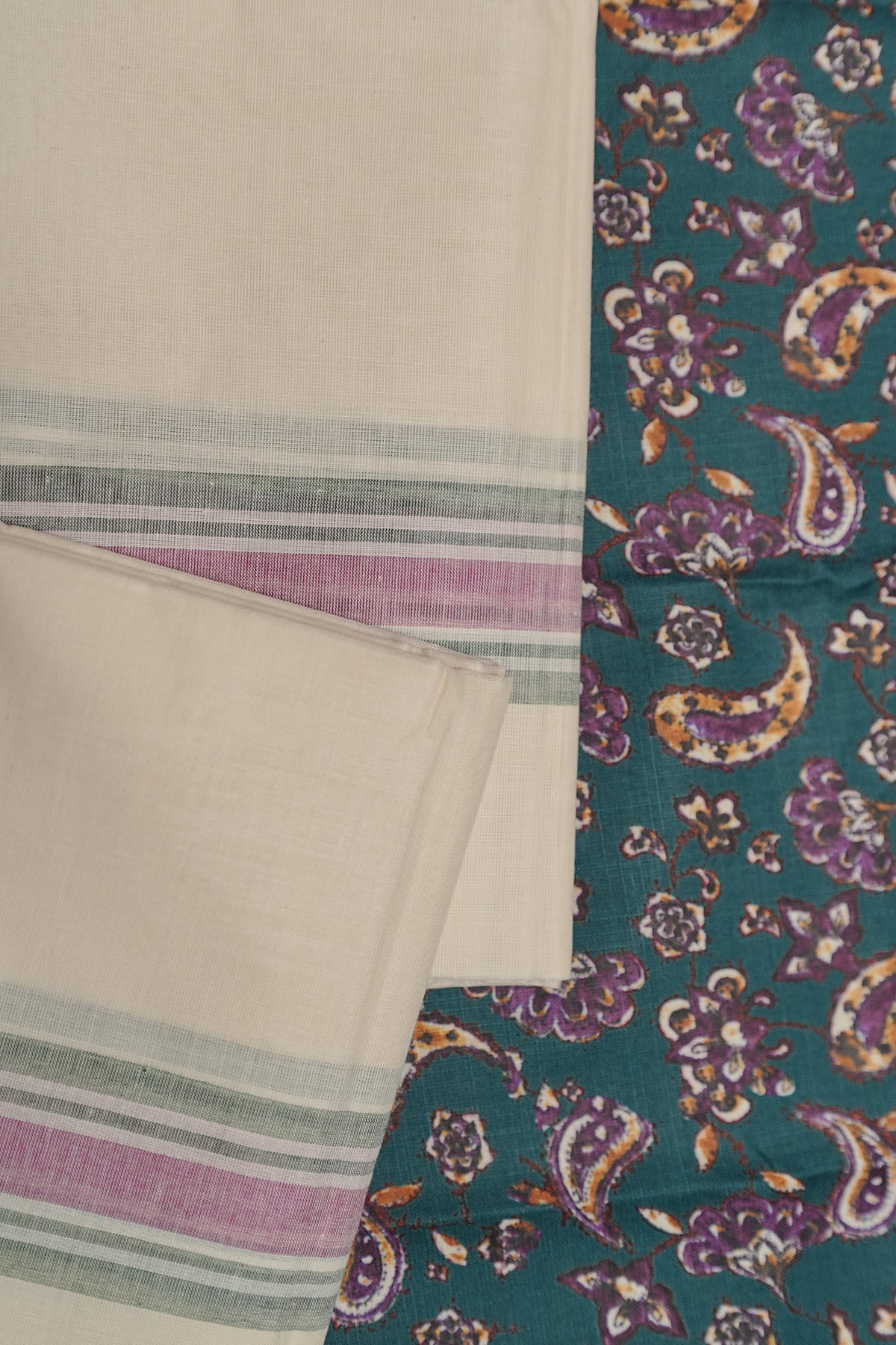 Sundhari - Mulloth Settumund with Printed Blouse Material