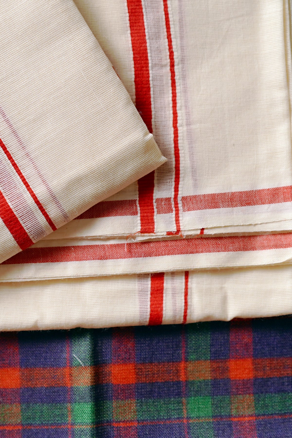 Theja - Red Puliyilakkara Settu Mundu with Checked Blouse Material