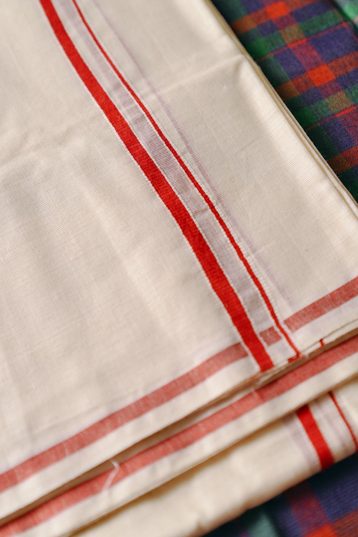 Theja - Red Puliyilakkara Settu Mundu with Checked Blouse Material