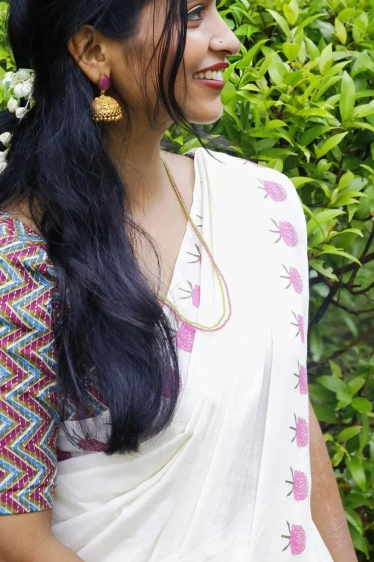 Vaadaamalli Flower and Leaf Printed Settumund with Matching Kantha Cotton Blouse Material