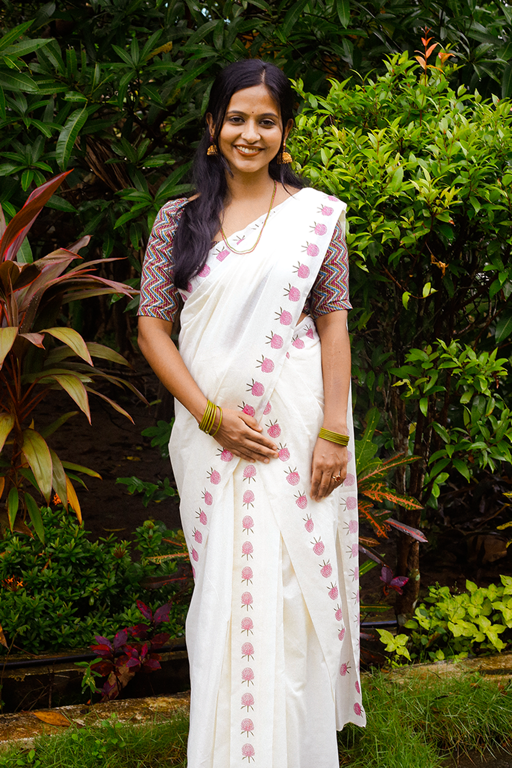 Vaadaamalli Flower and Leaf Printed Settumund with Matching Kantha Cotton Blouse Material