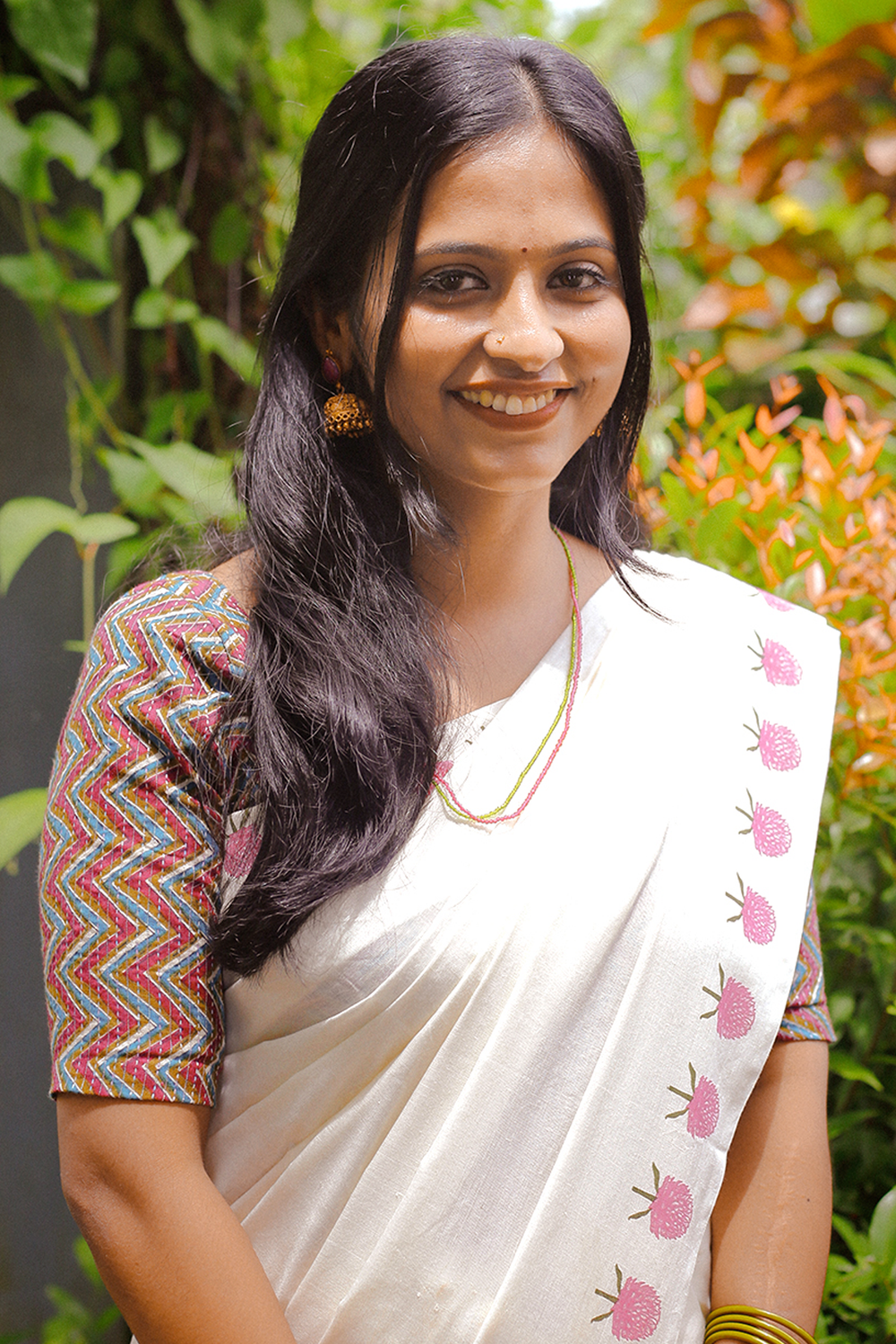 Vaadaamalli Flower and Leaf Printed Settumund with Matching Kantha Cotton Blouse Material