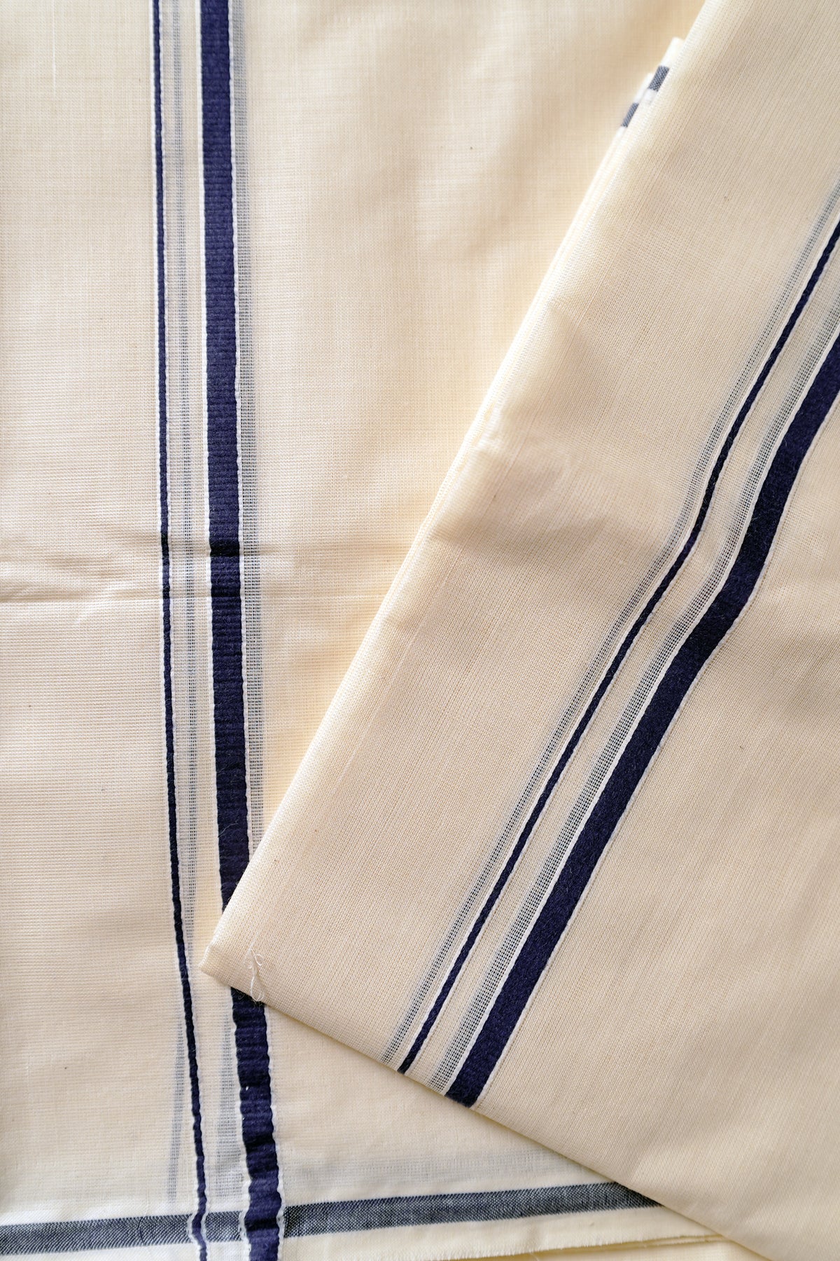 Vedha- Puliyilakkara Settu Mundu with Blouse Material