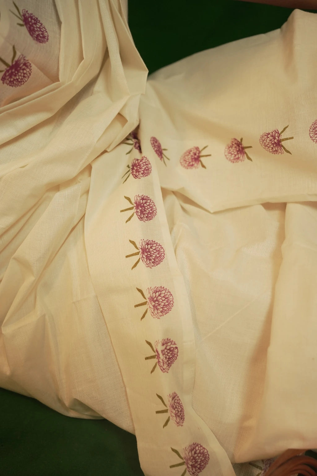 Violet Vaadamalli Settumundu – fabric and border detail