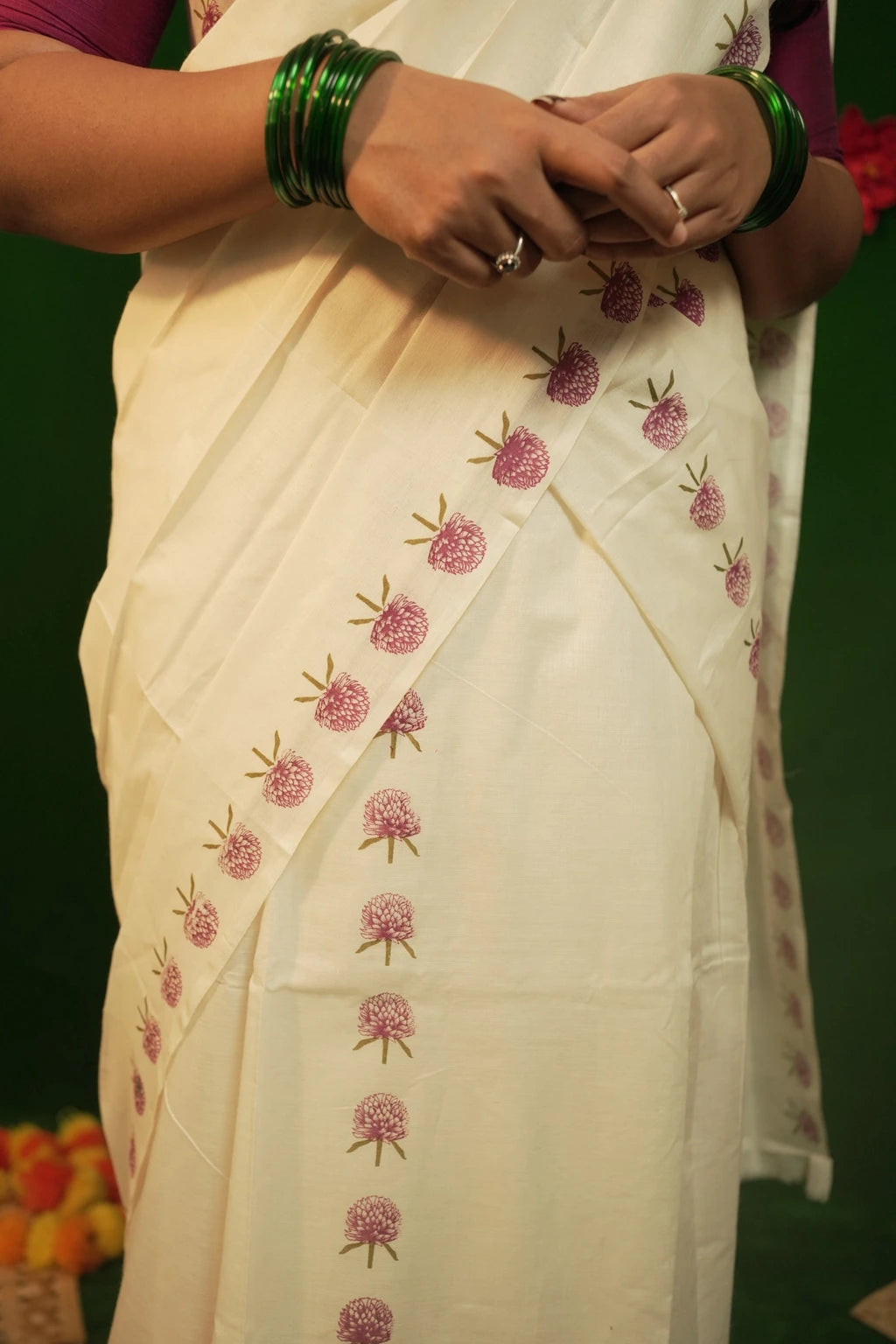Violet Vaadamalli Settumundu – drape detail on model