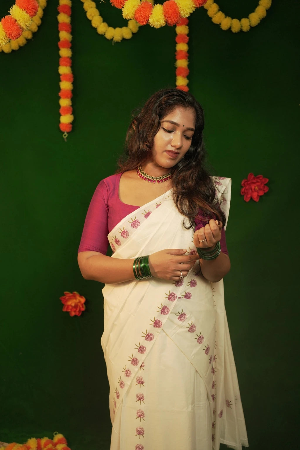 Violet Vaadamalli Settumundu – model view