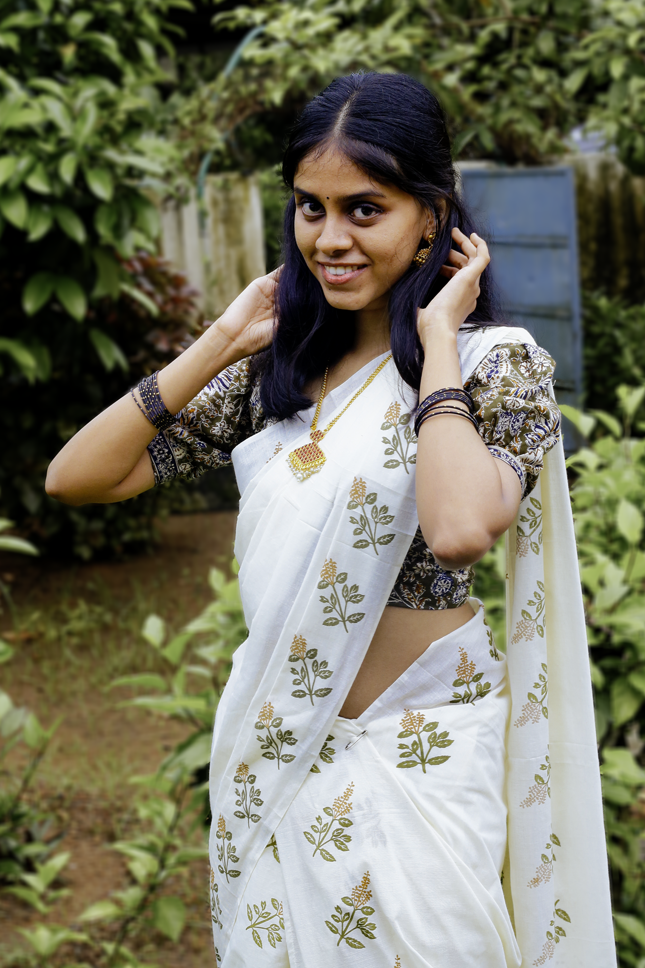Thulasi Printed Settumund with Matching Blouse Material