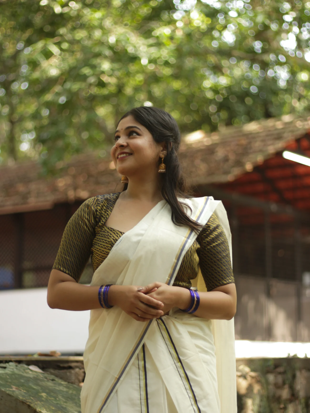 Manjari – Golden and Blue Kasavu Puliyilakkara Settumund with Brocade Blouse Material