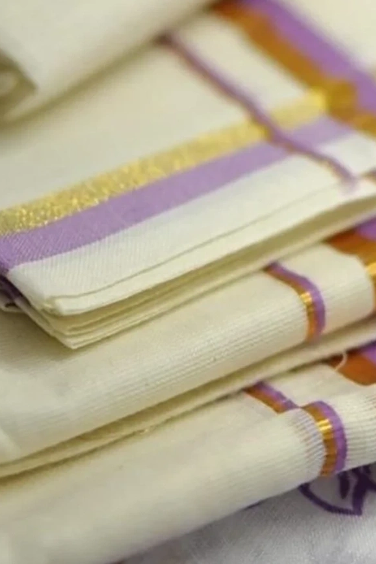 Vaikha – Lavender and Golden Kasav Puliyilakkara Settumund with Floral Printed Blouse Material