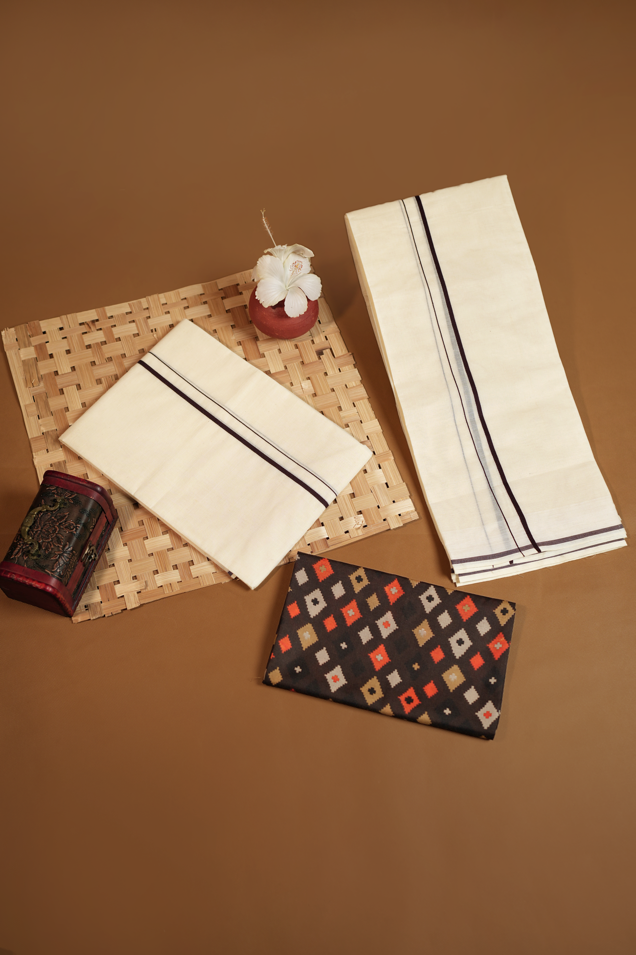 Vaishakhi - Brown Puliyilakkara Settu Mundu with Blouse Material