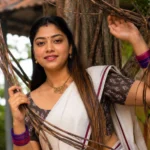 Brown Thamara-The bloom of Tradition Brown thamara+ Maroon Puliyilakkara