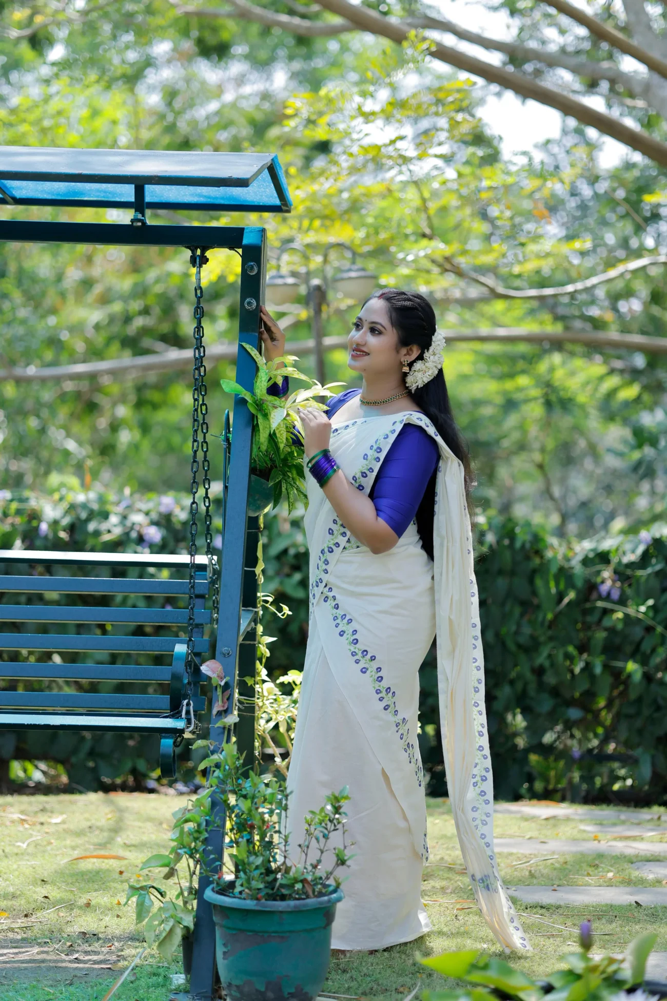 Shangupushpam Printed Settumund with Matching Blouse Material