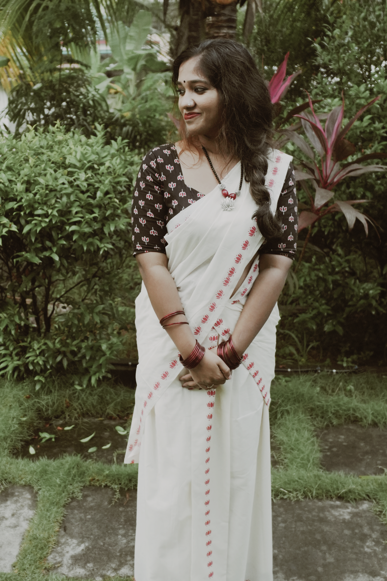 Thamara -Traditional Settumundu with Printed Black Blouse Material
